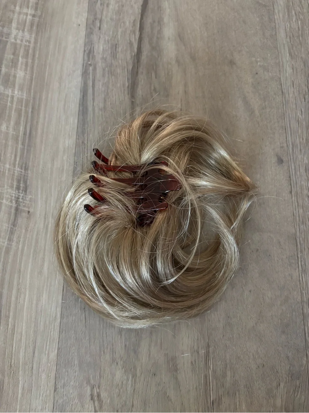 Blonde Clip-In Hair with Tortoiseshell Claw Clip